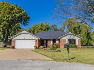 1426 Kings Pl, Grove, OK 74344