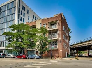 700 W Grand Ave APT 2W, Chicago, IL 60654
