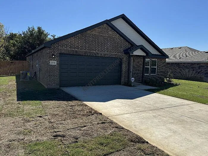 4 bed, 2.5 bath, 1684 sqft, $2,095 — Photo 2