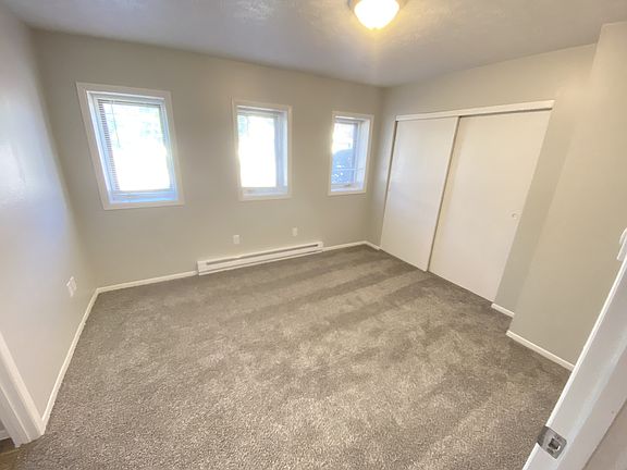 3rd image of 904 N Main St APT 3