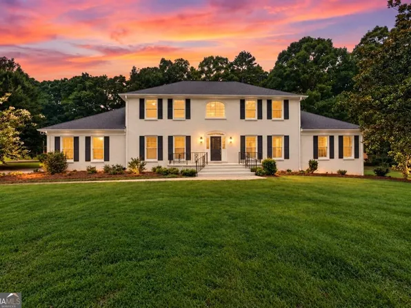 560 Hawthorne Dr, Fayetteville, GA 30214