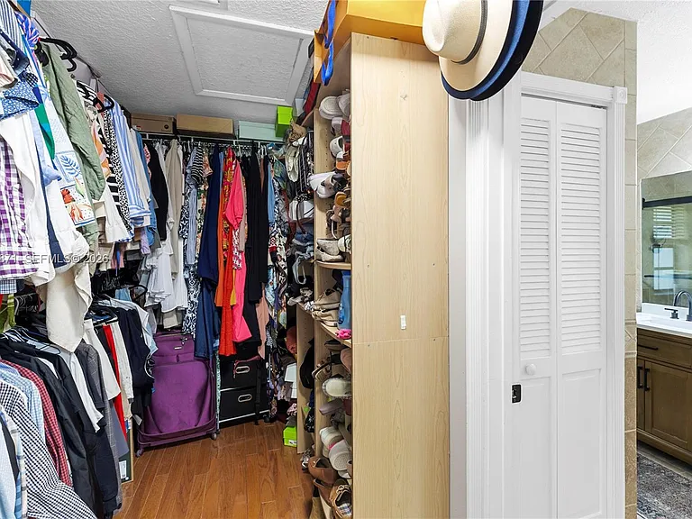 10900 NW 18th Ct — Photo 32