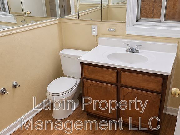4th image of 2527 Calvert Ave