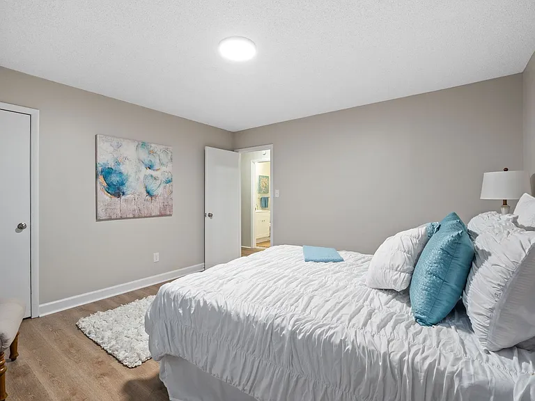 Silver Birch Apartments — Photo 63