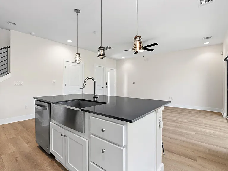 1160 Lott Ave #B — Photo 11