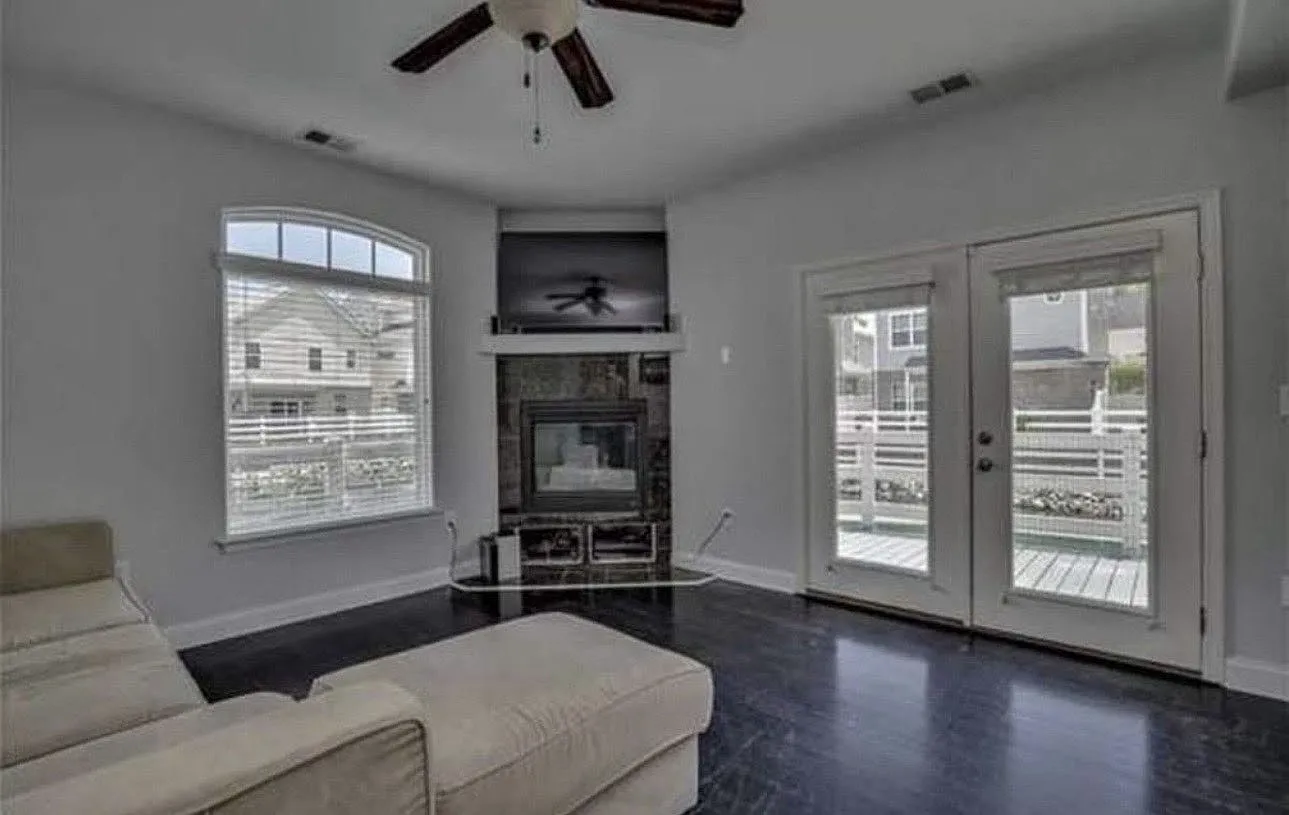 3 bed, 2193 sqft, $3,000 — Photo 4