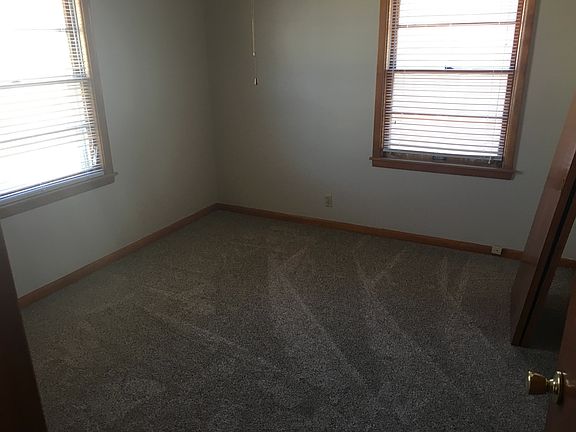 5th image of 916 E Minneapolis Ave