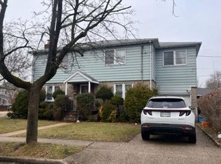 136 Sylvia Ln, New Hyde Park, NY 11040