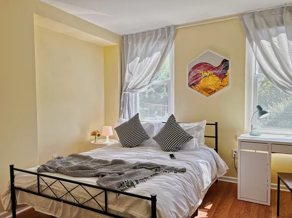 1119 W Colona St, Philadelphia, PA 19133