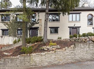 15 Ski Hill Rd, Ogden Dunes, IN 46368