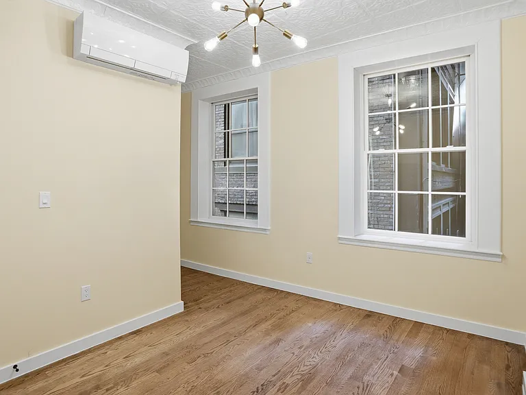 63 Nassau St #202 — Photo 9