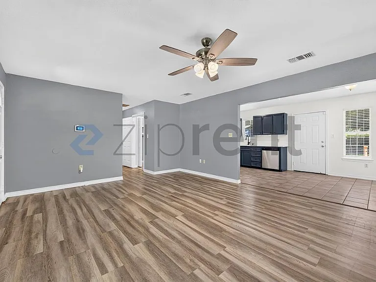940 Chase St — Photo 6