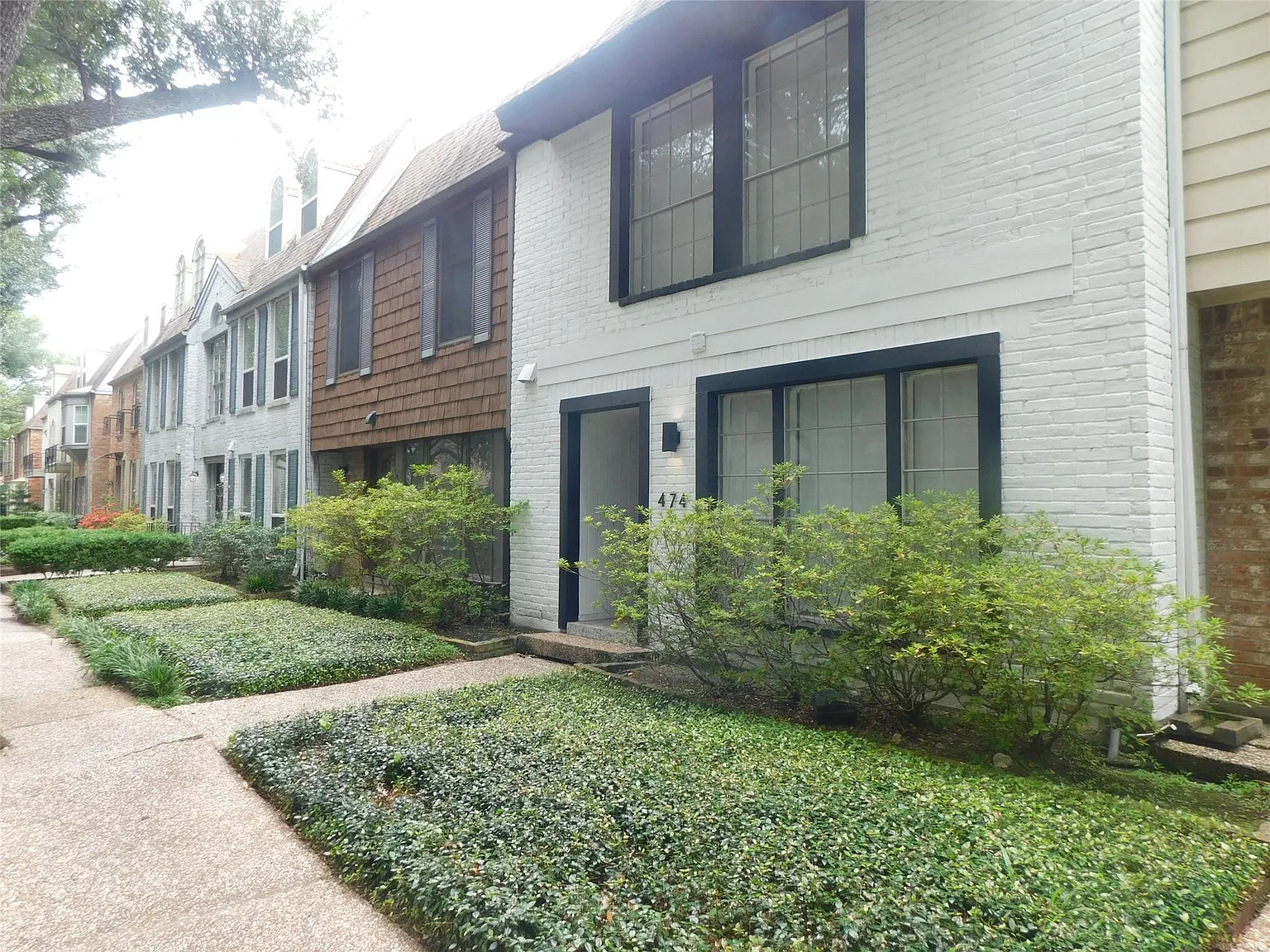 3 bed, 2.5 bath, 2016 sqft, $2,600 — Photo 3