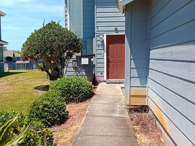 872 Caribbean Dr — Photo 2