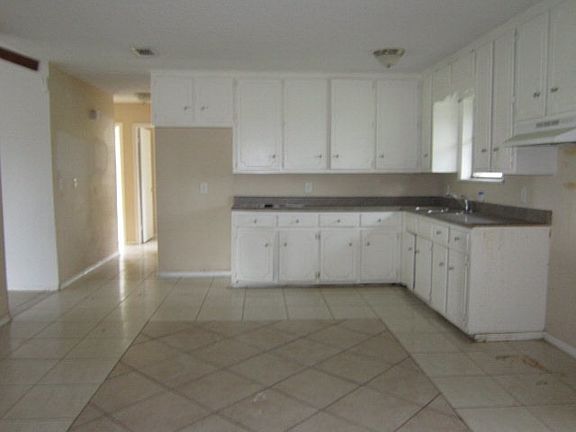 4th image of 313 N 1st St