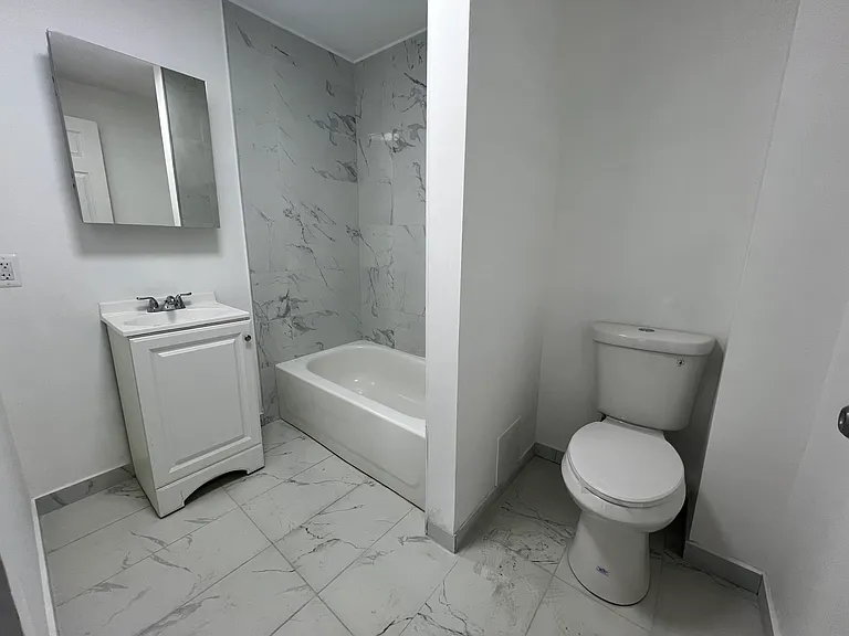 24 Robinson St #3 — Photo 5