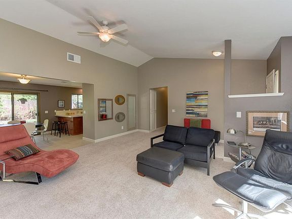 3rd image of 106 Mesquite Ct