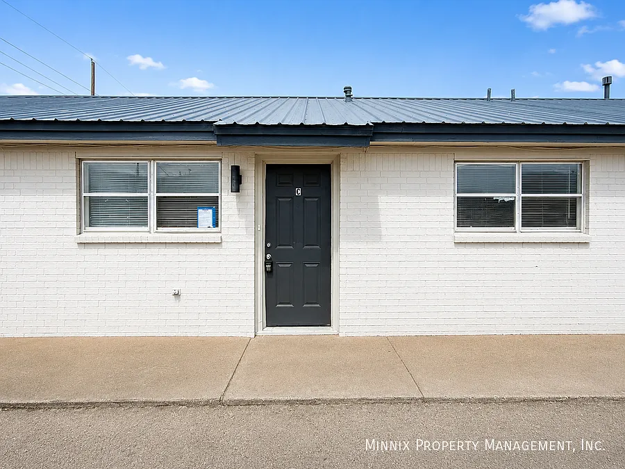 2-Bedroom Apartment for Rent in Central Lubbock | 5714 Brownfield Dr #C — Photo 2