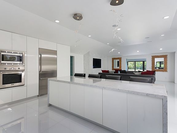 4th image of 8 Knolls Dr