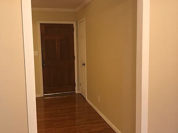 2nd image of 880 Sunnyside Cir