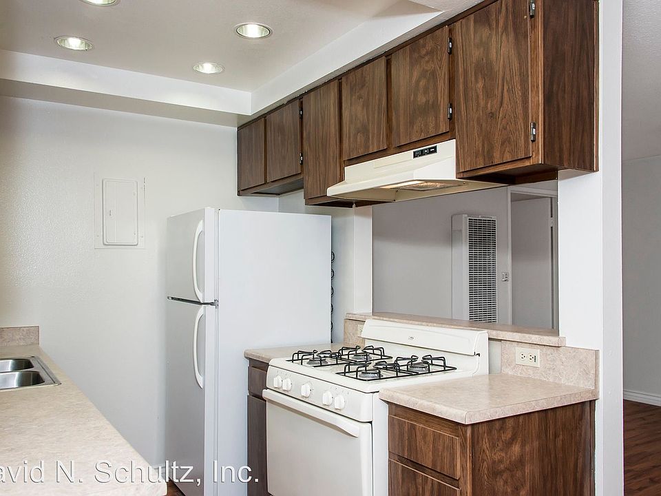 1st image of 520 W Wilson Ave APT 103