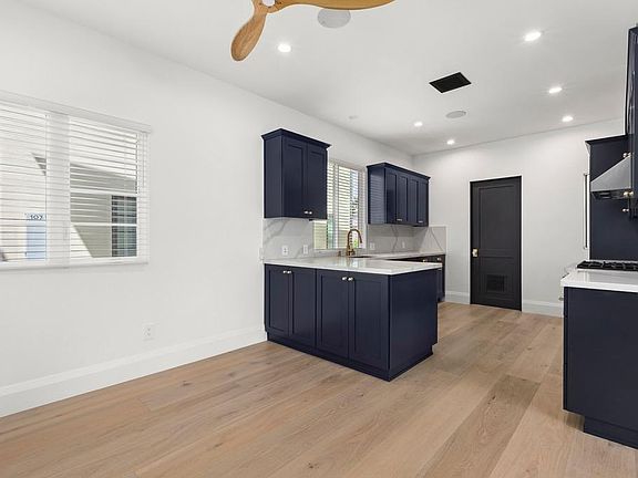 5th image of 107 S Flores St #109