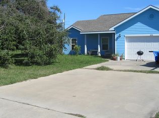 1104 S Ann St, Rockport, TX 78382