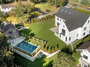 1 Ivanhoe Ln, Westport, CT 06880