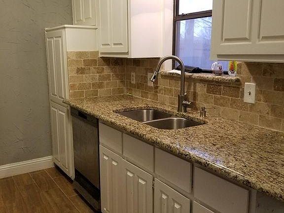 3rd image of 904 Azalia Dr