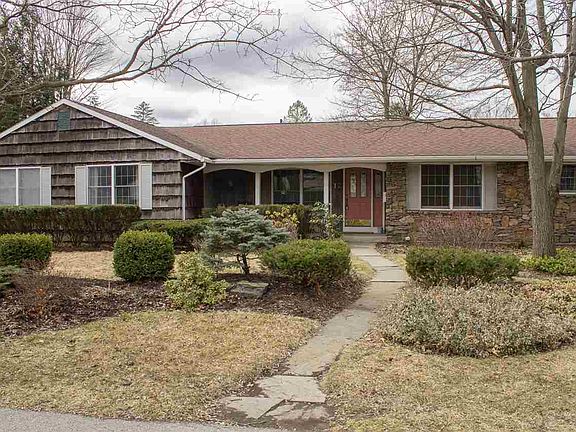 2nd image of 12 Iroquois Dr