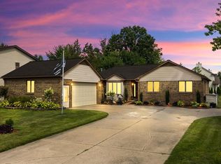 2457 Orpington Dr, Troy, MI 48083