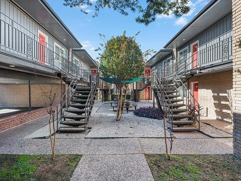 The Citadel at Med Center Houston Apartments — Photo 17