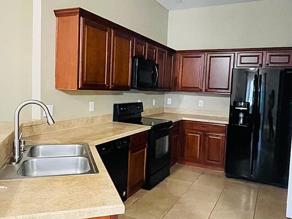 2nd image of 1810 San Jacinto Cir #1810