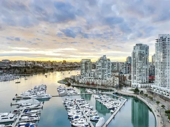 1033 Marinaside Cres #2706, Vancouver, BC V6Z 3A3