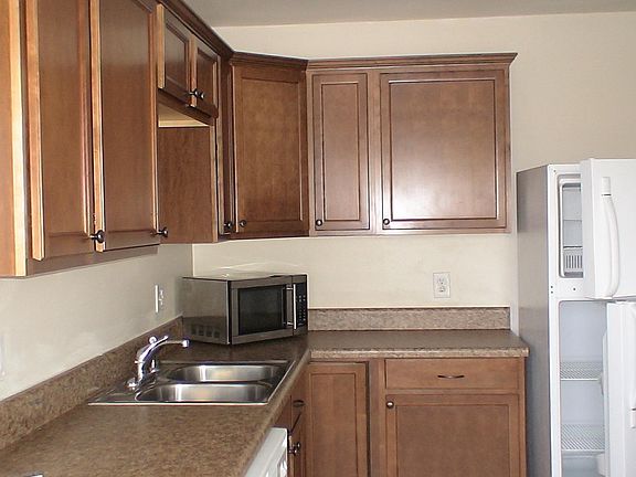 3rd image of 543 Cardinal Dr