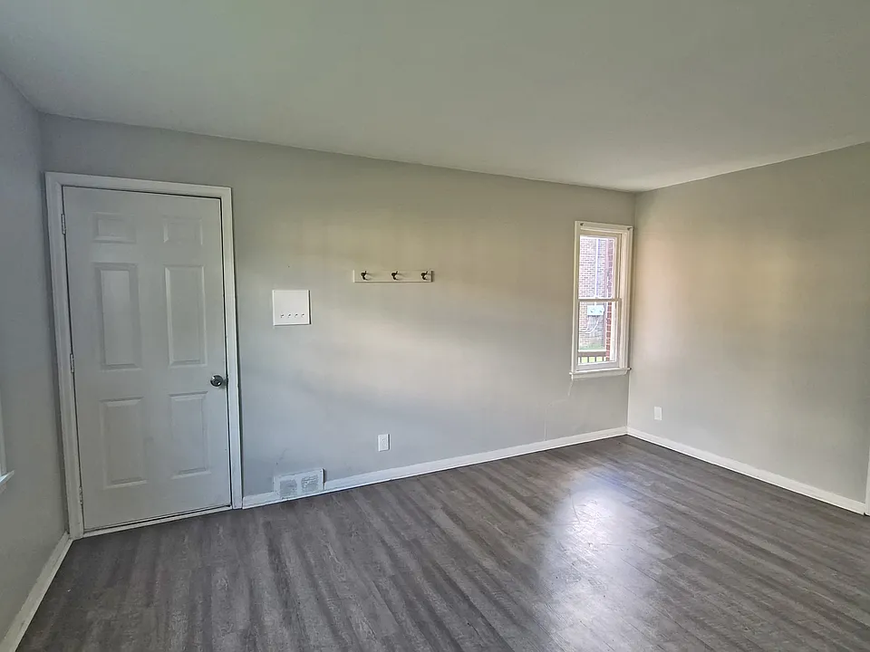 4230 Chester Dr