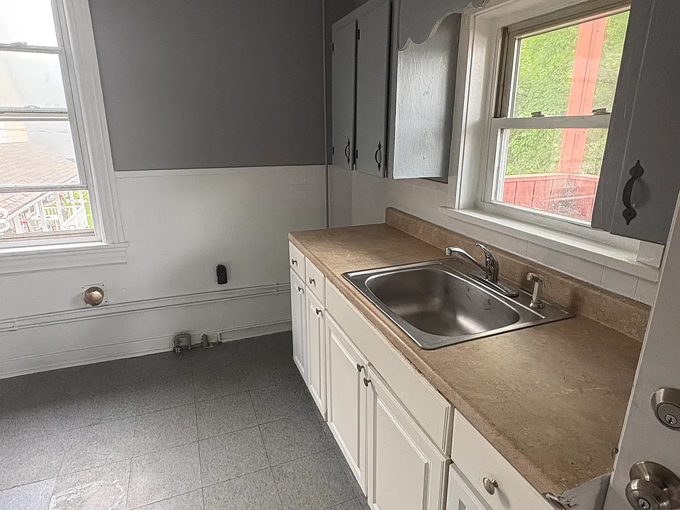 99 N Main St #2B
