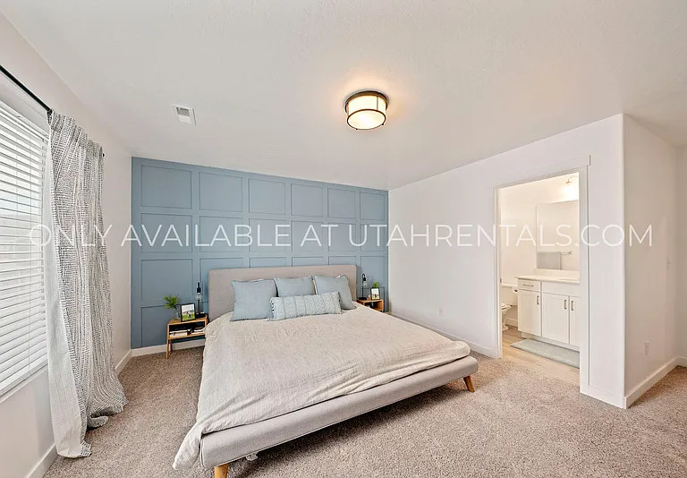 341 N Angus Dr — Photo 17