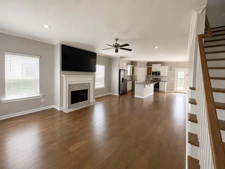 711 Windmill Cir — Photo 2