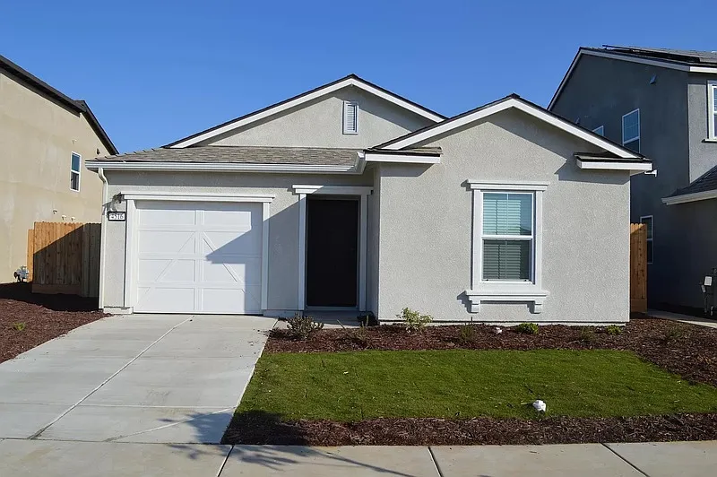 3 bed, 2.0 bath, 1353 sqft, $2,100 — Photo 1