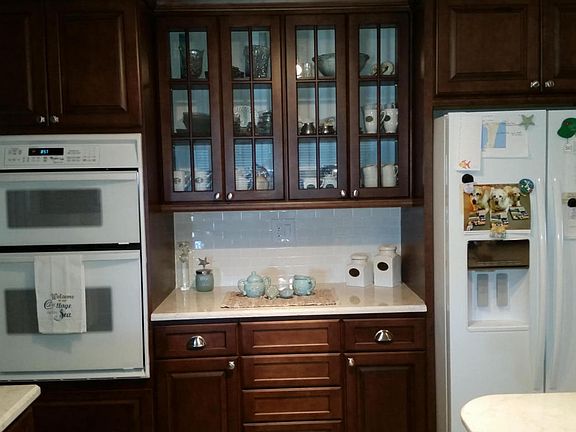 3rd image of 326 Kent Dr