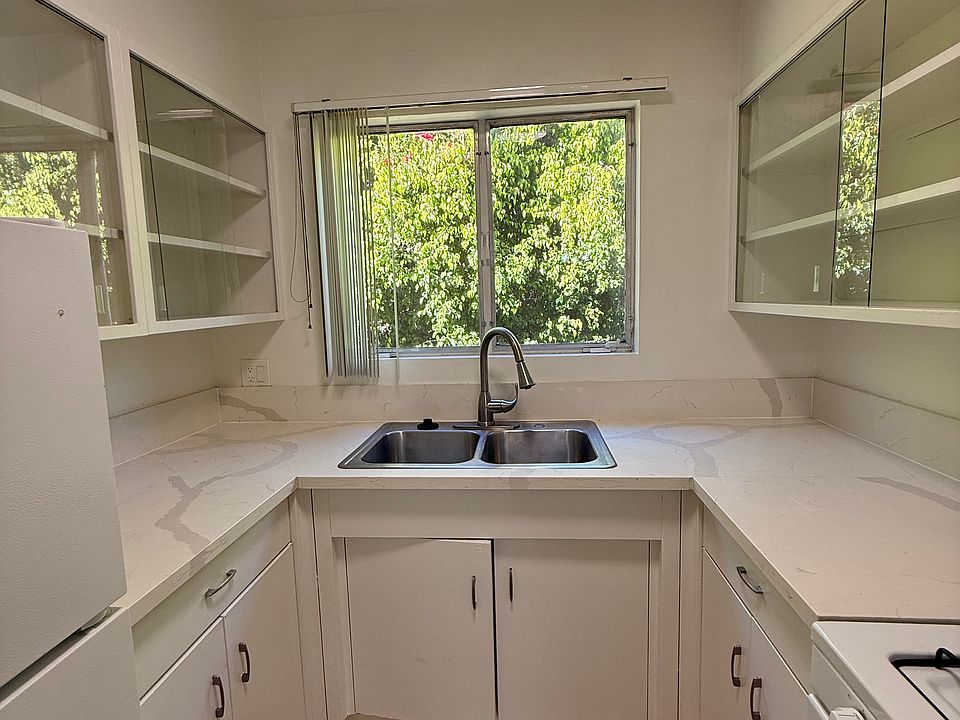 1st image of 304 N Rossmore Ave #1B-1Ba-730Sqft
