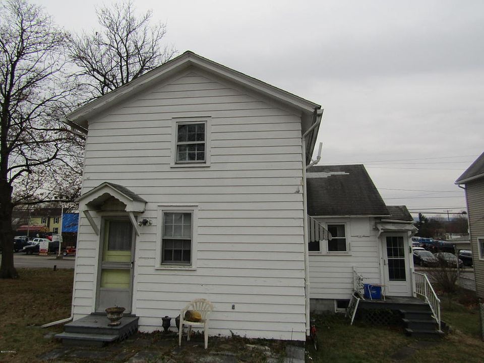 2nd image of 1137 W Front St