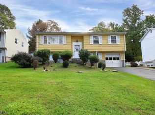10 Hiawatha Blvd, Oakland, NJ 07436