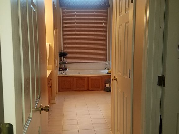 Master Bath - Level 1