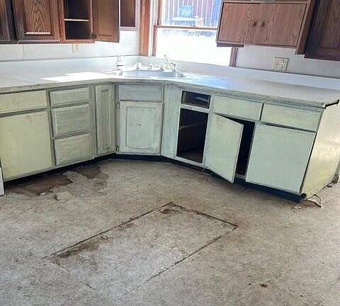 5th image of 580 Saint George Road