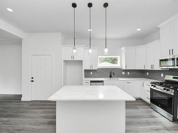 3rd image of 4413 Mallow St