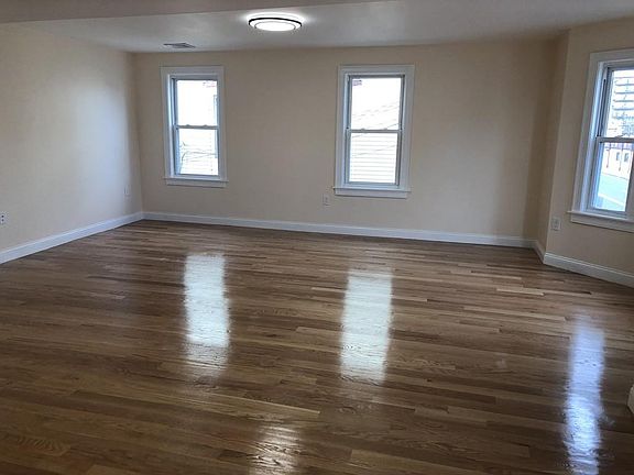2nd image of 549 Washington St #3