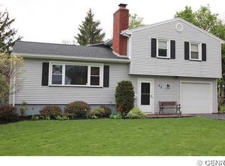 25 Silverdale Dr, Rochester, NY 14609