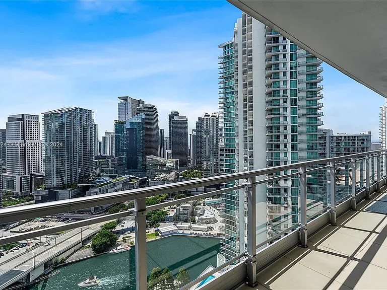 90 SW 3rd St #3501 — Photo 40